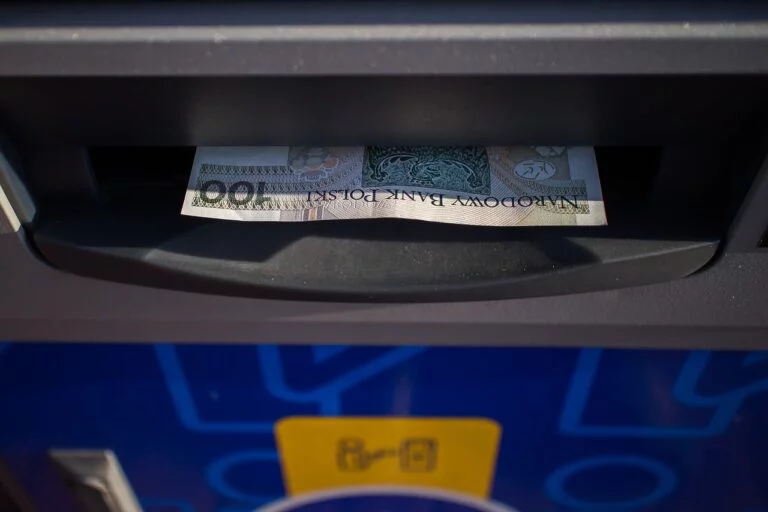 Euronet przejmuje sieć bankomatów Credit Agricole