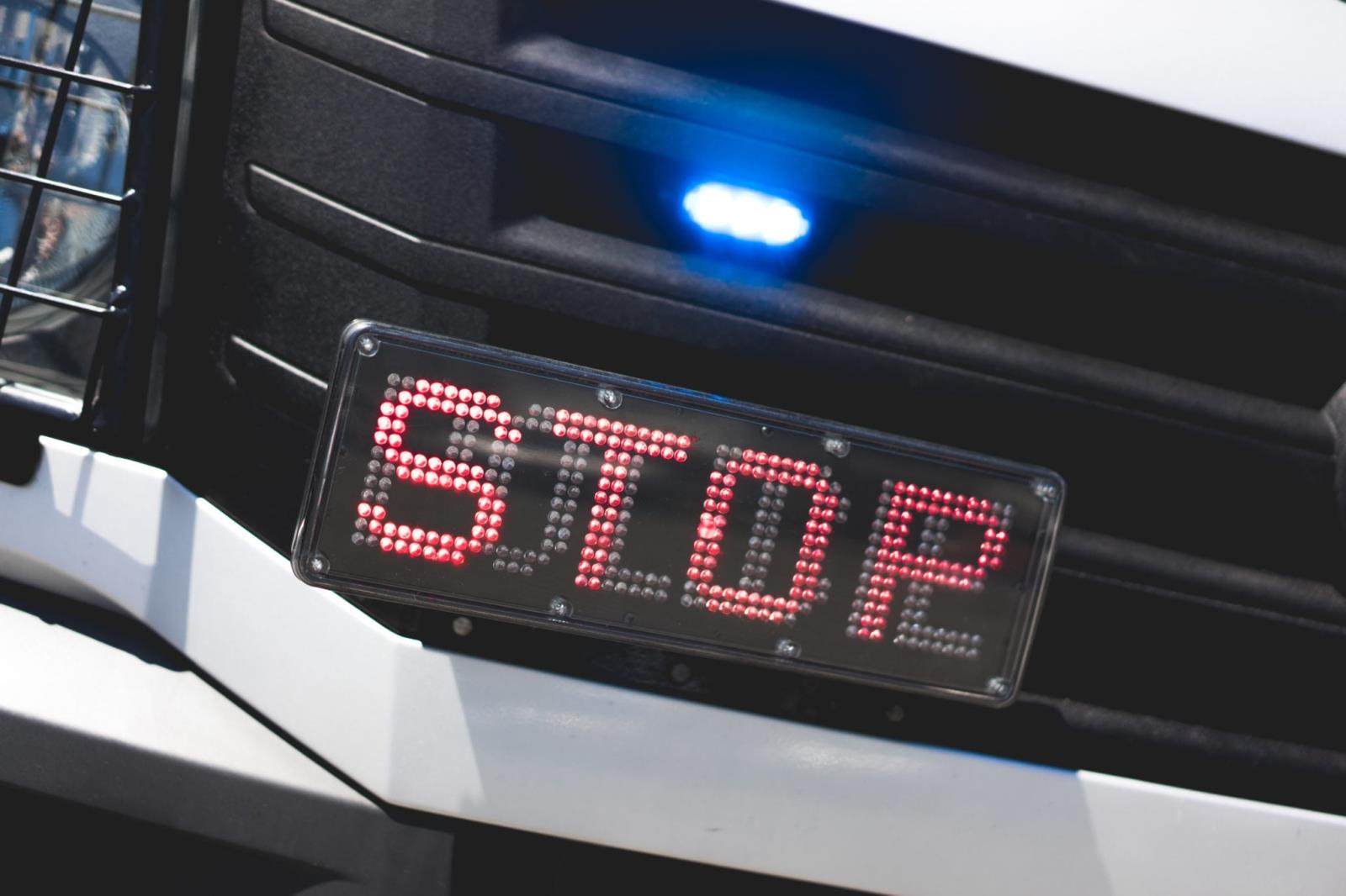 Jak rozpoznać policyjne BMW serii 3 Sprawdź tablice