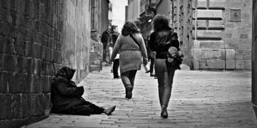 Spada poziom skrajnego ubóstwa