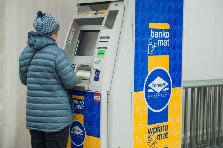 Co zrobić, gdy bankomat nie wypłacił pieniędzy?