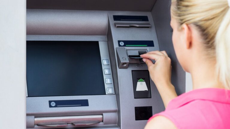 Jak korzystać z bankomatów zbliżeniowych
