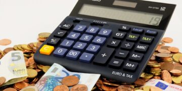 Sprawdź koszt bankomatu za granicą