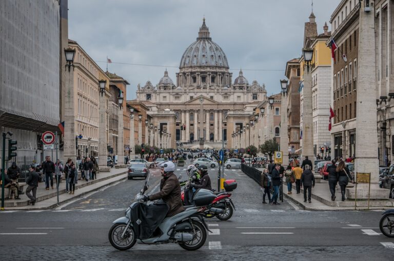 Watykan zadłużony na 70 mln euro