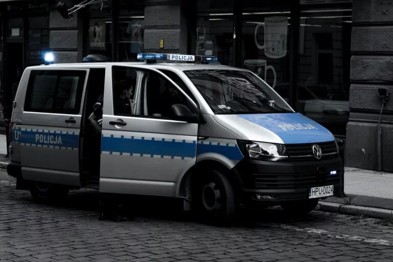 Płacił kartą płatniczą zmarłego ojca
